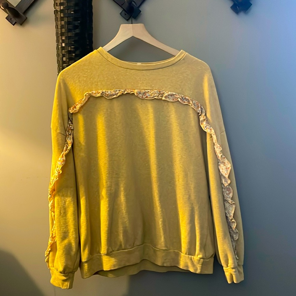 Yellow sweatshirt with ruffle